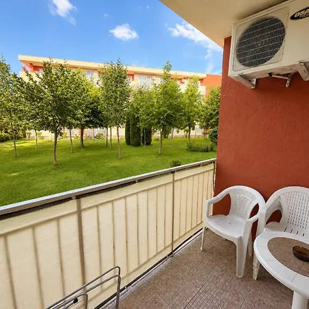 Two-bedroom With Garden View Daire