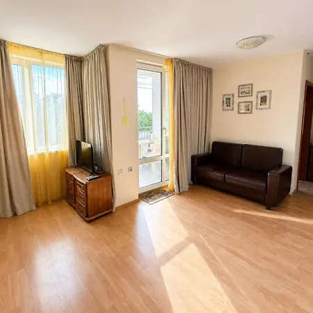 Daire Two-bedroom With Garden View