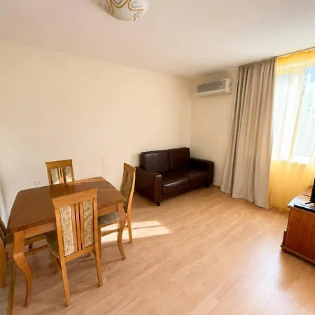 Daire Two-bedroom With Garden View