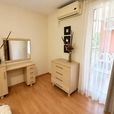 Two-bedroom With Garden View Daire